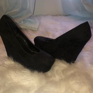 Black Wedges